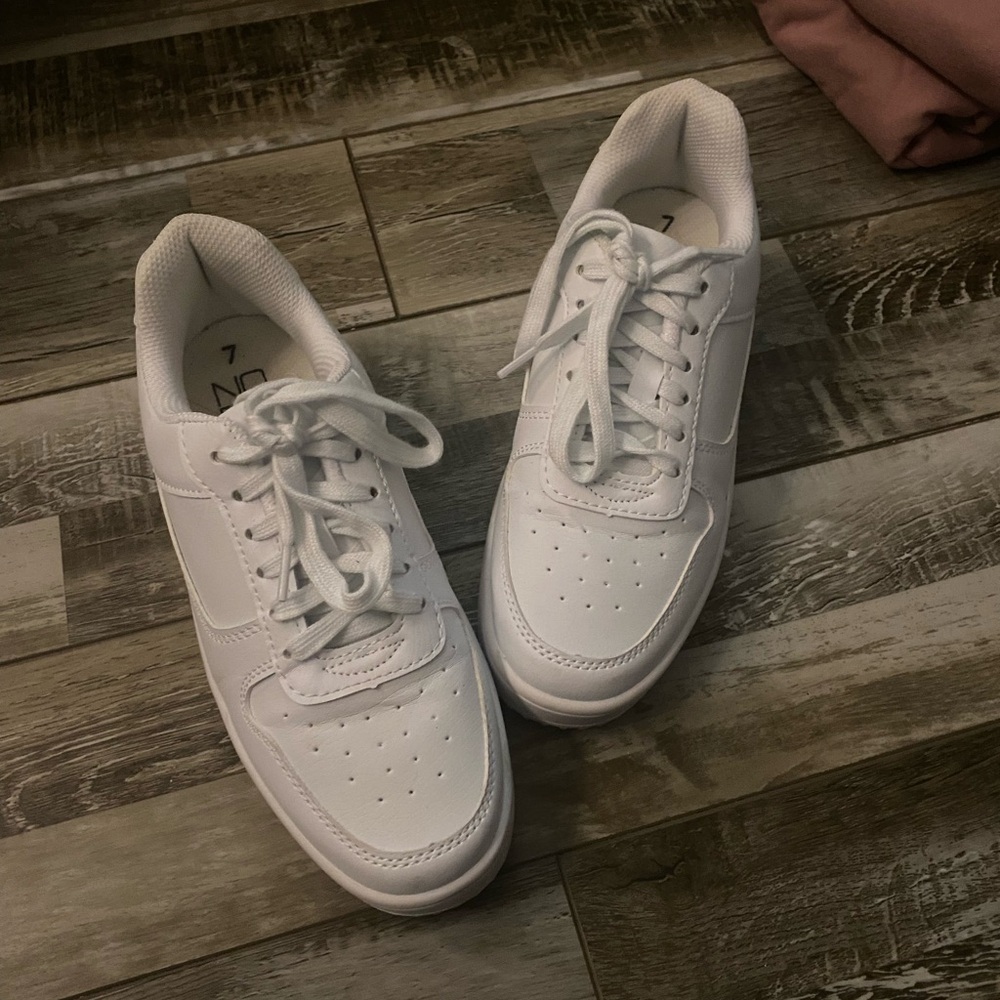 white basic shoes